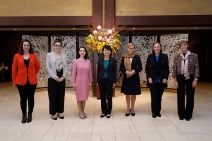 Посланик Мариета Арабаджиева участва в среща на жените-посланици в Токио с държавния министър на външните работи на Япония Такако Судзуки